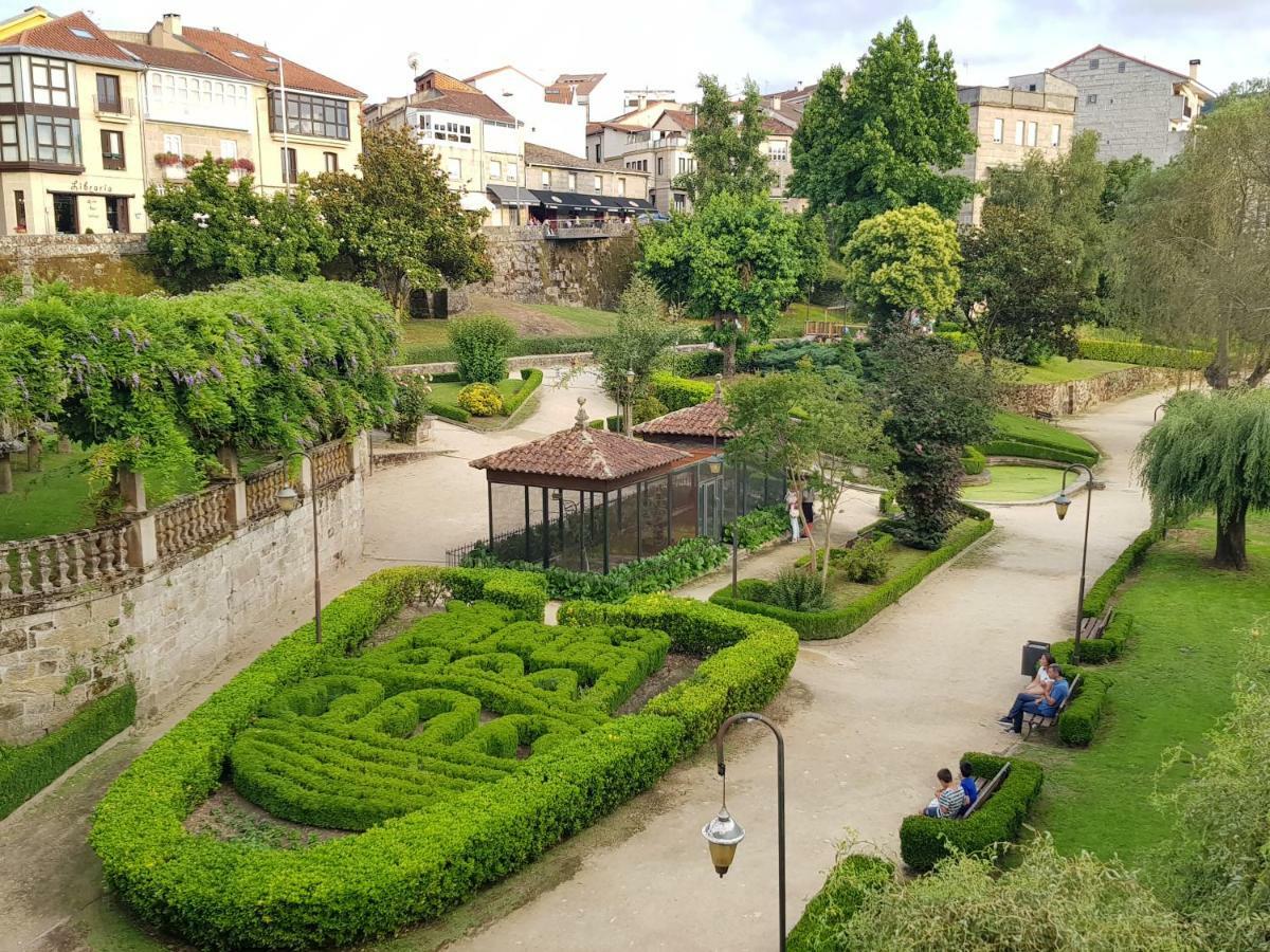 Piso Rosalia De Castro Appartamento Allariz Esterno foto